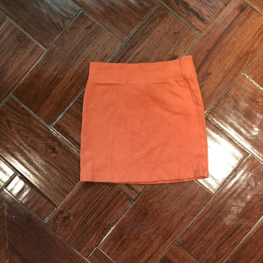 Orange mini skirt!